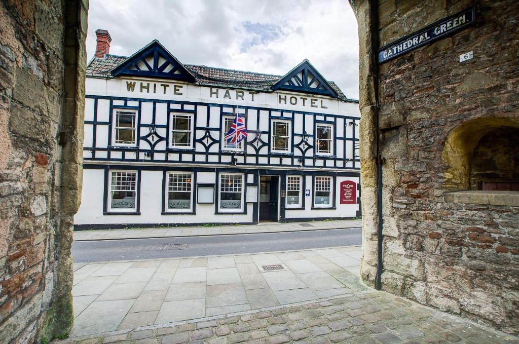 The White Hart seen through the archway from Cathedral Green